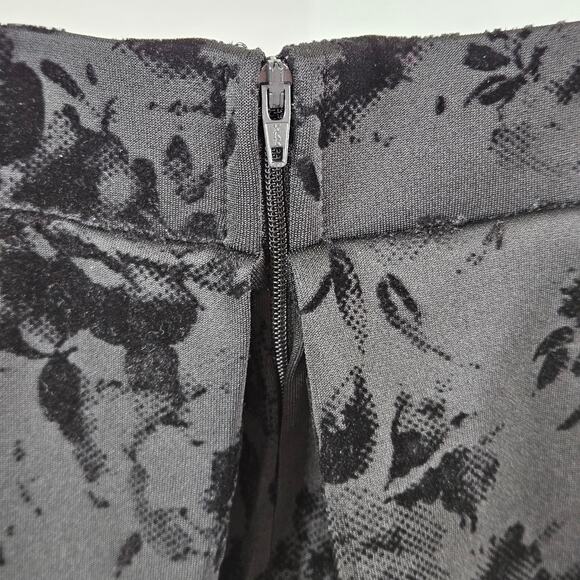 Torrid Black Goth Flocked Roses Print Pleated Pockets Mini Skirt | Women's 12 - Picture 4 of 11